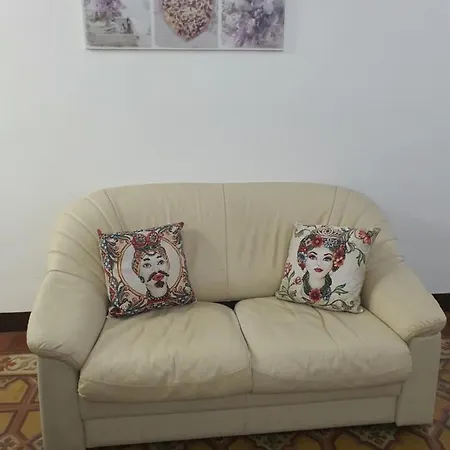 The Flowers Apartment *
